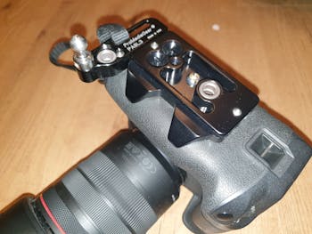 PBCBGE22r56 Canon R5 & R6 Battery Grip Arca-Swiss type Plate For Flash Brackets, L-Brackets, Handles, Straps