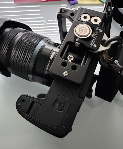 PLX3T Universal Arca L-Bracket for Flip Screen Cameras | ProMediaGear