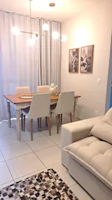 Conjunto de 4 Cadeiras de Madeira Maciça Loren