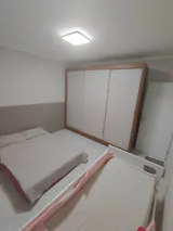 Guarda-Roupa Casal 3 Portas de Correr 8 Gavetas Montclair 275 cm Canella com Off-White Fosco