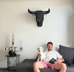 Toro Guardián: Una Escultura que Respira Poder