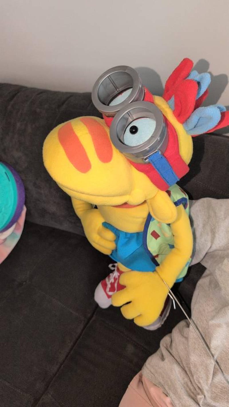 Zoomer – Premium Full-Body Yellow Alien Puppet (24”/60cm)