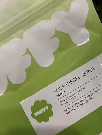puffyday フルーツ8種 Sour Diesel Apple Natural Resin THC Gummies (Sativa) | PUFFY