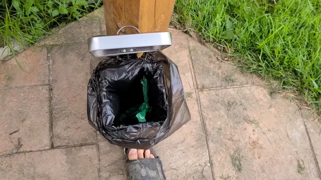 Small Dog Poop Trash Can Outside, 1.3 Gal Metal Small Outdoor Trash Can with Lid for Dog Poop, Dog Waste Container with Pedal