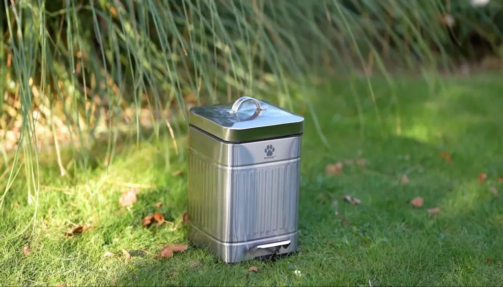 Small Dog Poop Trash Can Outside, 1.3 Gal Metal Small Outdoor Trash Can with Lid for Dog Poop, Dog Waste Container with Pedal