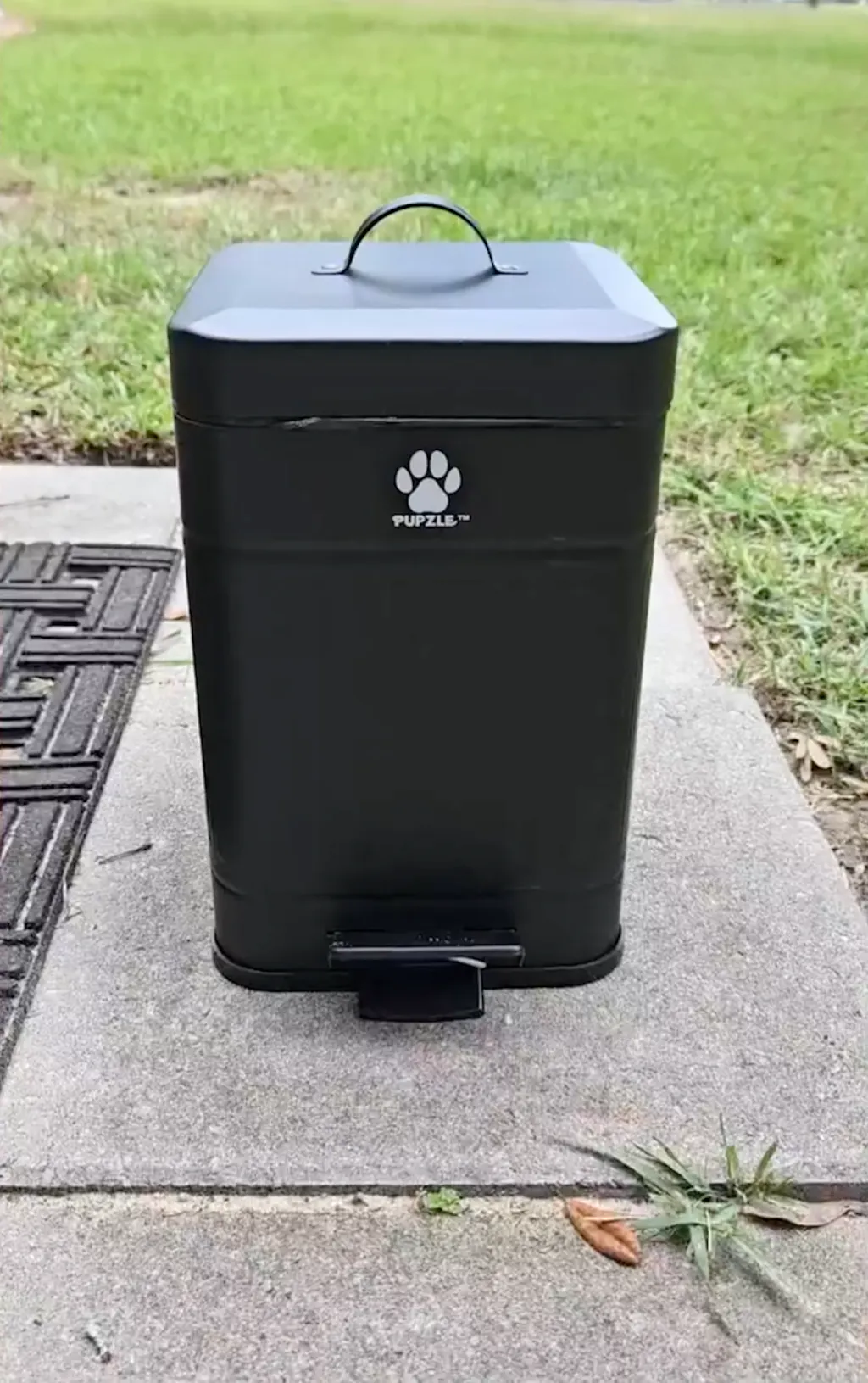 Small Dog Poop Trash Can Outside, 1.3 Gal Metal Small Outdoor Trash Can with Lid for Dog Poop, Dog Waste Container with Pedal