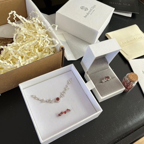 Wheatline Bracelet - Featuring Garnet