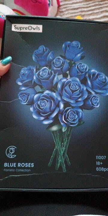 Customer photo for Eternal Blue Rose Bouquet Building Blocks Set