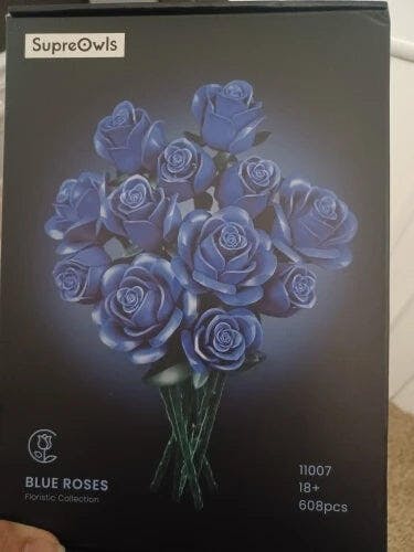 Customer photo for Eternal Blue Rose Bouquet Building Blocks Set