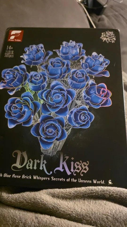 Customer photo for Eternal Blue Rose Bouquet Building Blocks Set