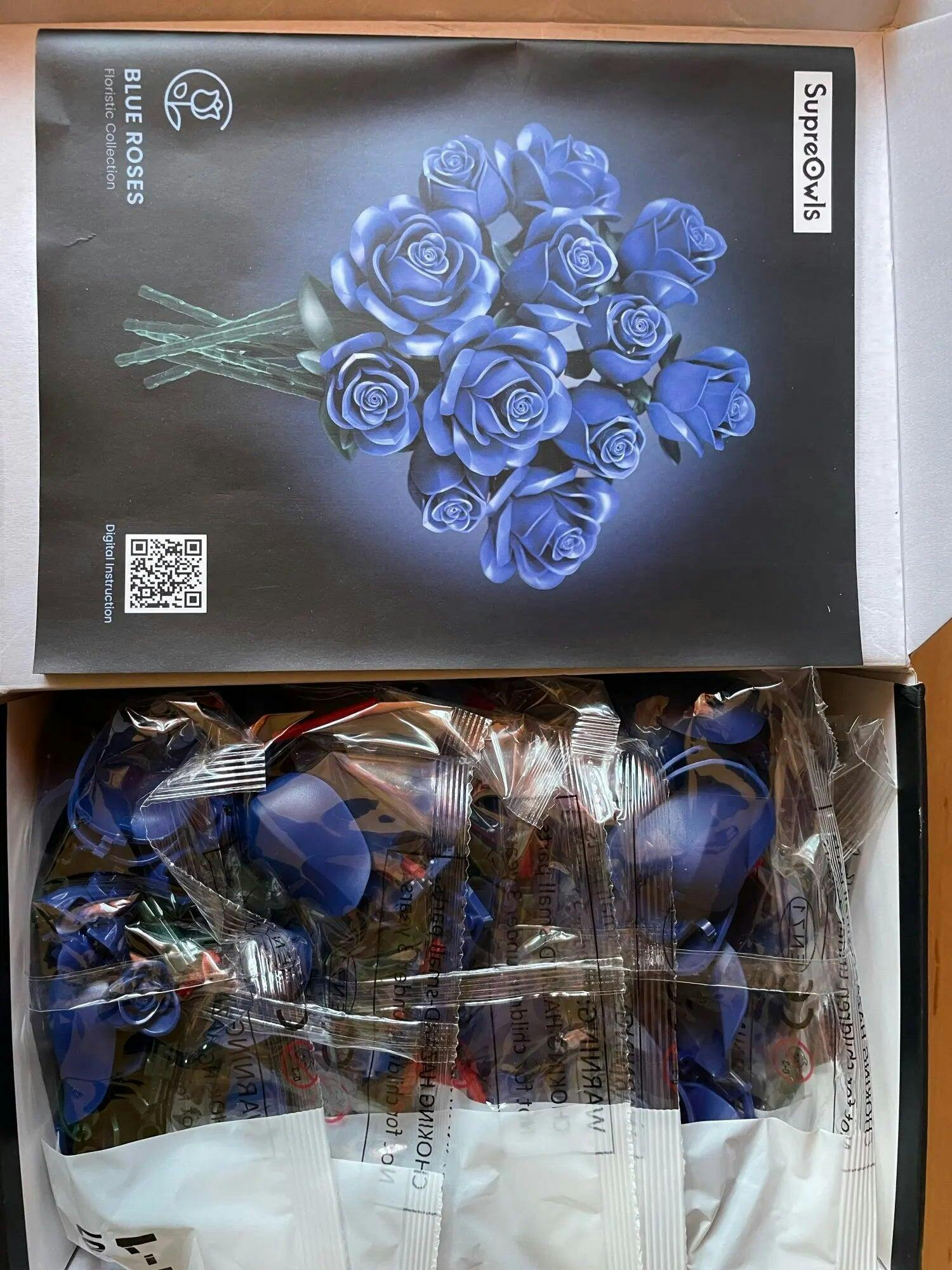 Customer photo for Eternal Blue Rose Bouquet Building Blocks Set