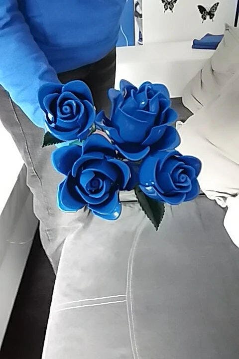 Customer photo for Eternal Blue Rose Bouquet Building Blocks Set