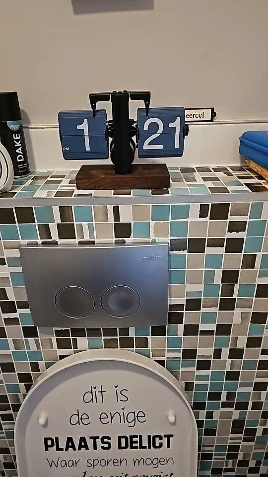 Customer photo for Retro Flip Down Clock with Automatic Rotating