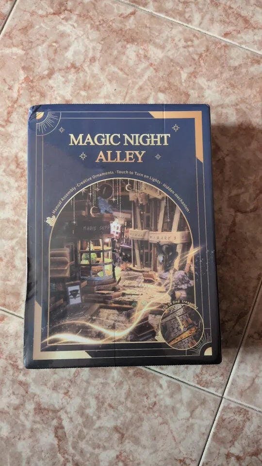Customer photo for Diy Book Nook Shelf - Magic 3D Bookends Collection