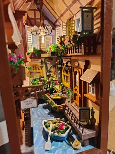 Customer photo for Diy Book Nook Shelf - Magic 3D Bookends Collection