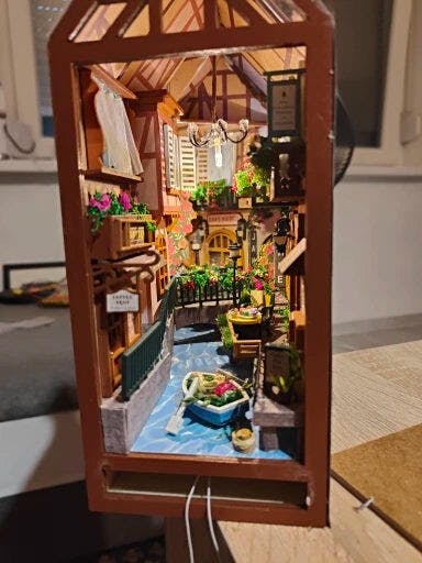 Customer photo for Diy Book Nook Shelf - Magic 3D Bookends Collection