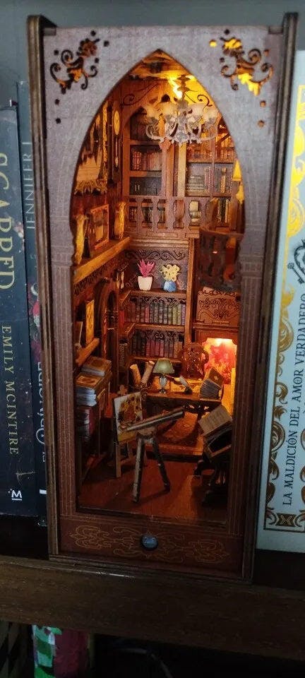 Customer photo for Diy Book Nook Shelf - Magic 3D Bookends Collection