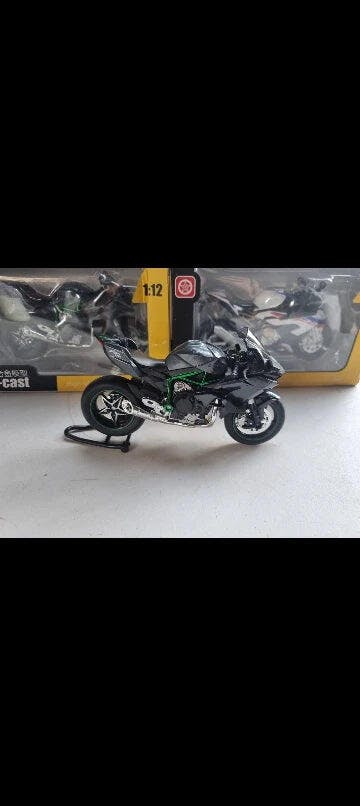 Customer photo for Ninja H2R Die-Cast Motorcycle — 1:12 Scale Model