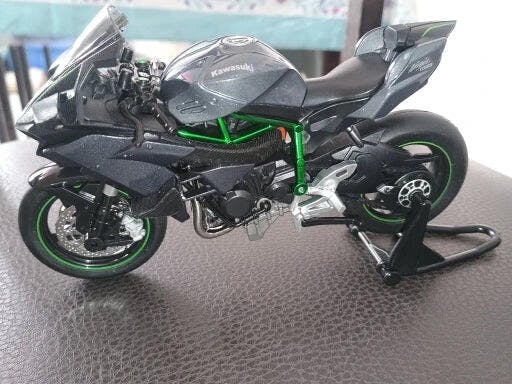 Customer photo for Ninja H2R Die-Cast Motorcycle — 1:12 Scale Model
