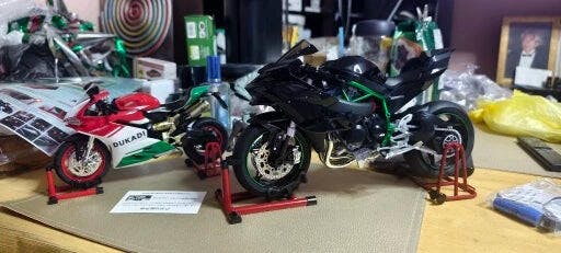 Customer photo for Premium Ninja H2R RC Superbike 1:6 Scale with Realistic Sound & Smoke Effects