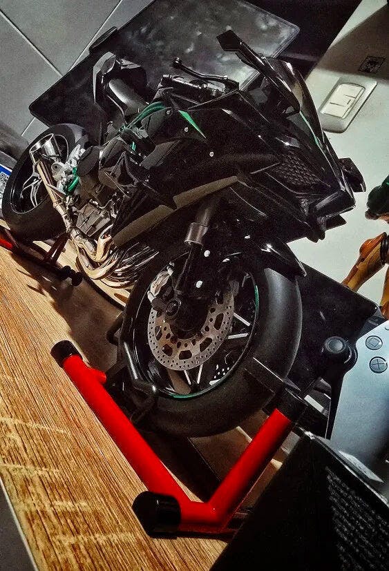 Customer photo for Premium Ninja H2R RC Superbike 1:6 Scale with Realistic Sound & Smoke Effects