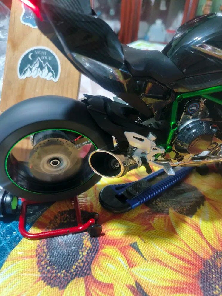 Customer photo for Premium Ninja H2R RC Superbike 1:6 Scale with Realistic Sound & Smoke Effects