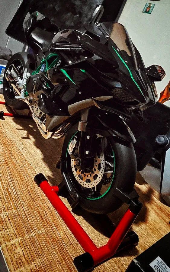 Customer photo for Premium Ninja H2R RC Superbike 1:6 Scale with Realistic Sound & Smoke Effects