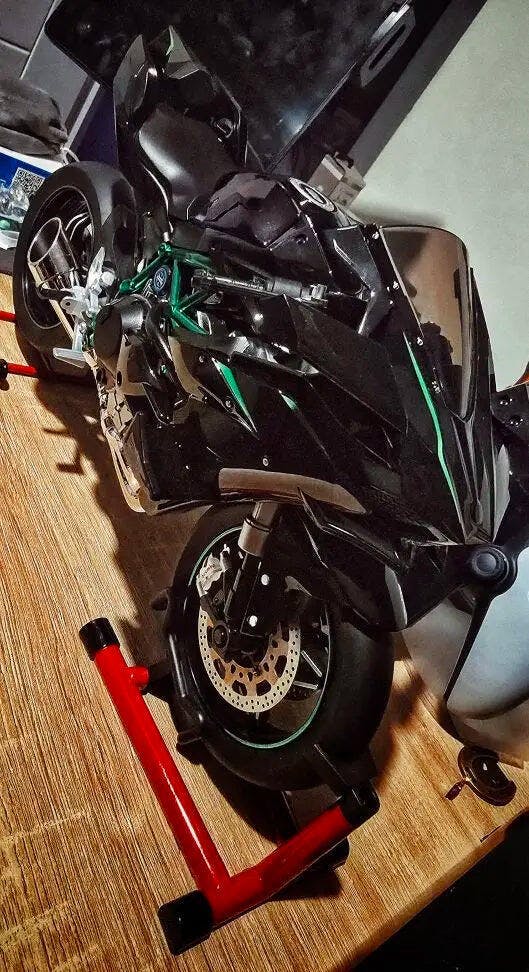 Customer photo for Premium Ninja H2R RC Superbike 1:6 Scale with Realistic Sound & Smoke Effects