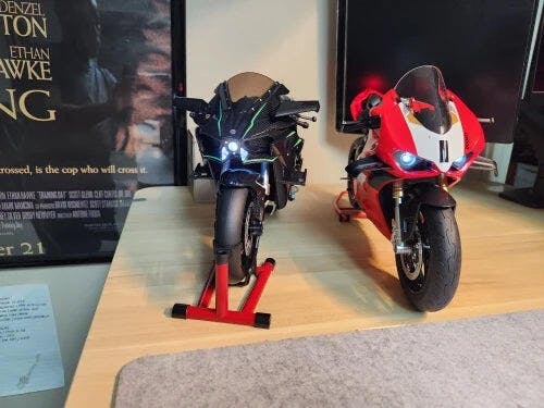 Customer photo for Premium Ninja H2R RC Superbike 1:6 Scale with Realistic Sound & Smoke Effects
