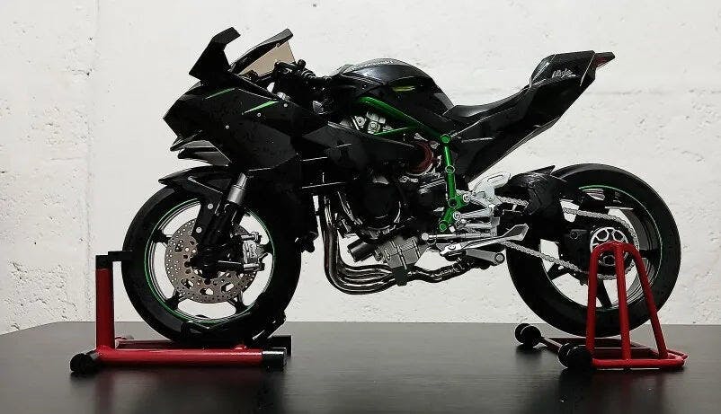 Customer photo for Premium Ninja H2R RC Superbike 1:6 Scale with Realistic Sound & Smoke Effects