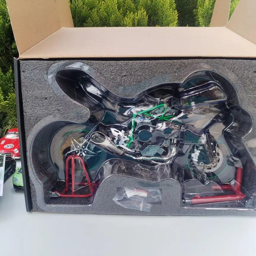 Customer photo for Premium Ninja H2R RC Superbike 1:6 Scale with Realistic Sound & Smoke Effects