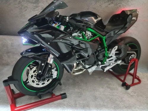Customer photo for Premium Ninja H2R RC Superbike 1:6 Scale with Realistic Sound & Smoke Effects