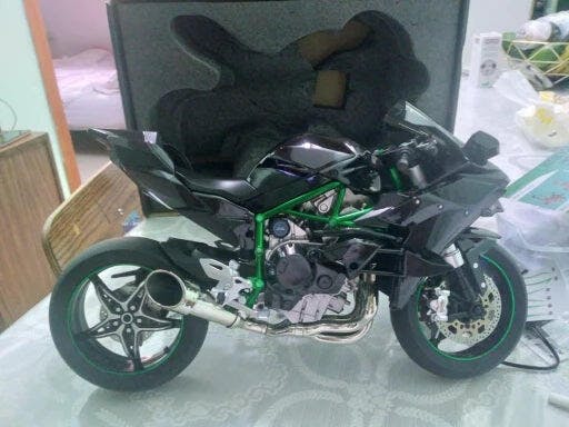 Customer photo for Premium Ninja H2R RC Superbike 1:6 Scale with Realistic Sound & Smoke Effects