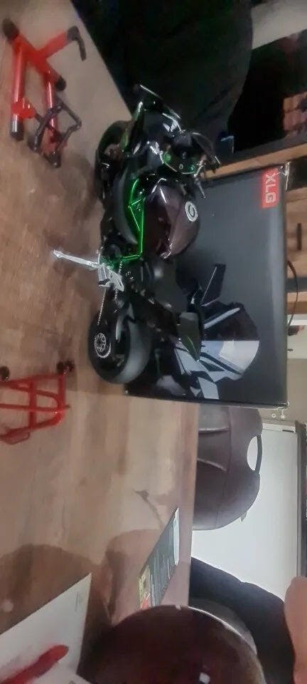 Customer photo for Premium Ninja H2R RC Superbike 1:6 Scale with Realistic Sound & Smoke Effects