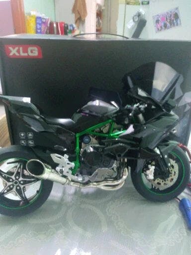 Customer photo for Premium Ninja H2R RC Superbike 1:6 Scale with Realistic Sound & Smoke Effects