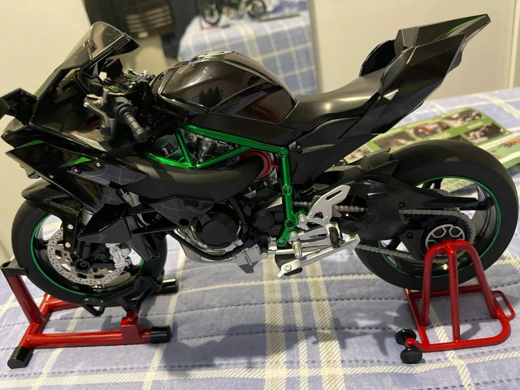 Customer photo for Premium Ninja H2R RC Superbike 1:6 Scale with Realistic Sound & Smoke Effects