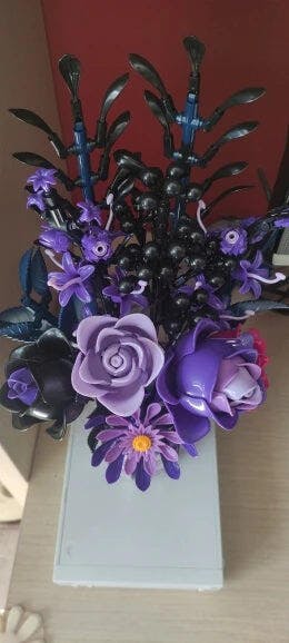 Customer photo for Purple Rose Bouquet Building Blocks Set