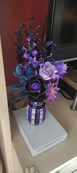 Customer photo for Purple Rose Bouquet Building Blocks Set