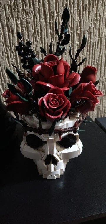 Customer photo for Gothic Skull Roses Bouquet Building Block Set