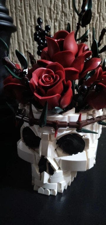 Customer photo for Gothic Skull Roses Bouquet Building Block Set
