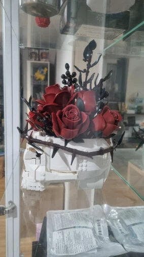 Customer photo for Gothic Skull Roses Bouquet Building Block Set
