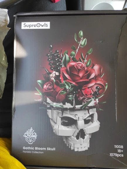 Customer photo for Gothic Skull Roses Bouquet Building Block Set
