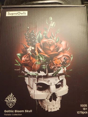 Customer photo for Gothic Skull Roses Bouquet Building Block Set