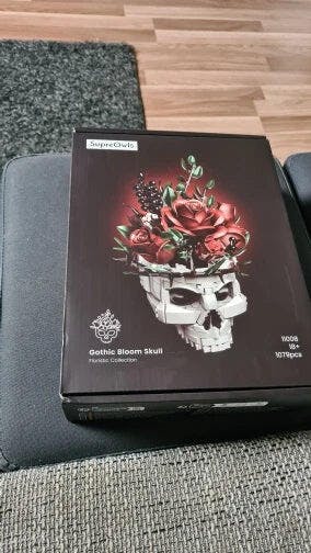 Customer photo for Gothic Skull Roses Bouquet Building Block Set