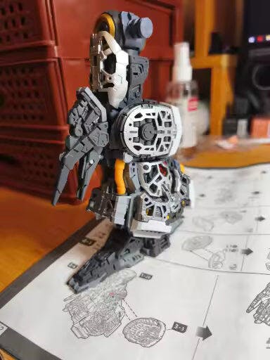 Customer photo for Kshatriya Mecha Model Kit 1:100 Scale LED