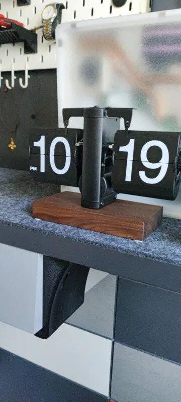 Customer photo for Retro Flip Down Clock with Automatic Rotating