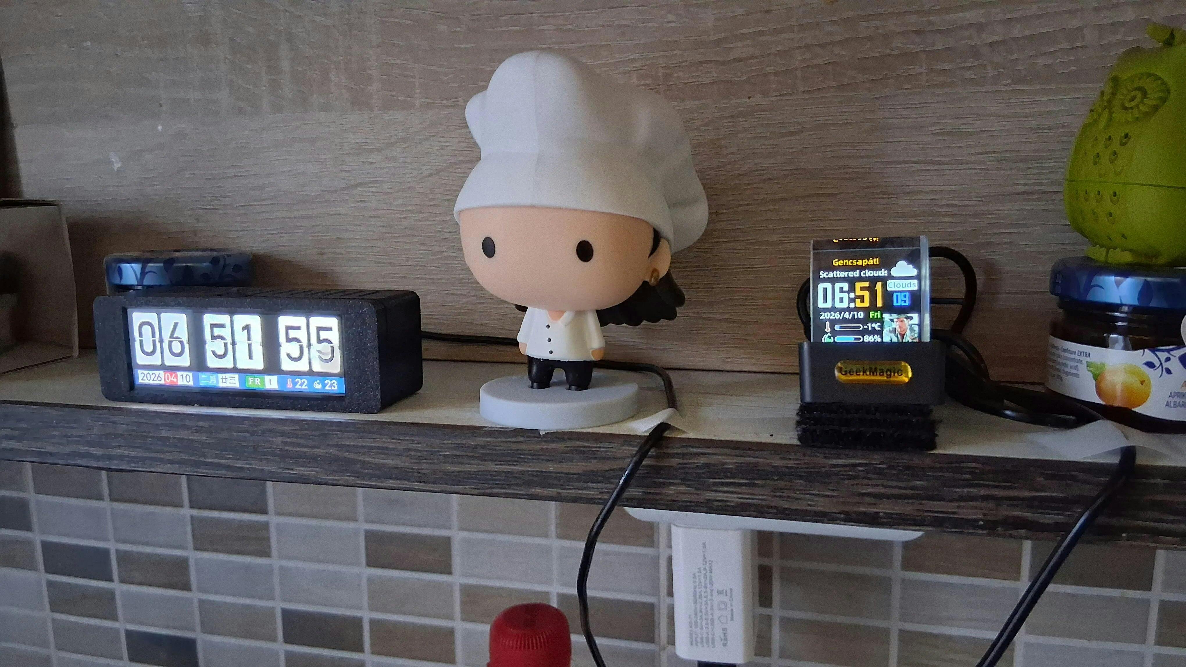 Customer photo for Hologram Cube Display – WiFi 3D Photo Frame