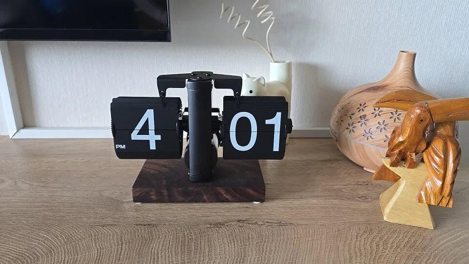 Customer photo for Retro Flip Down Clock with Automatic Rotating