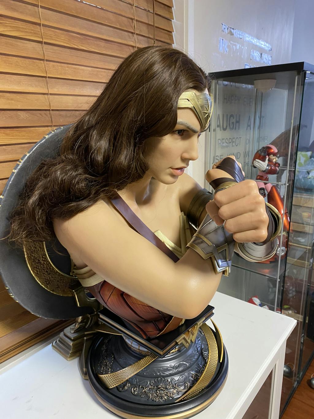 Wonder Woman 1:1 Lifesize Bust - Queen Studios (Official)