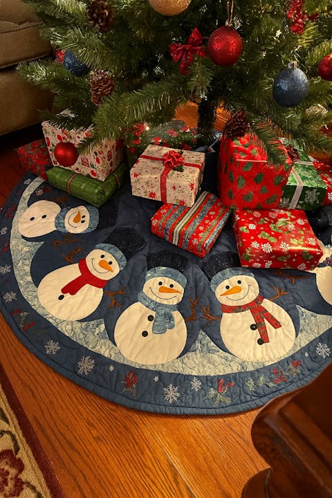 Vintage Library Christmas Quilted Tree Skirt NCU0NTV417